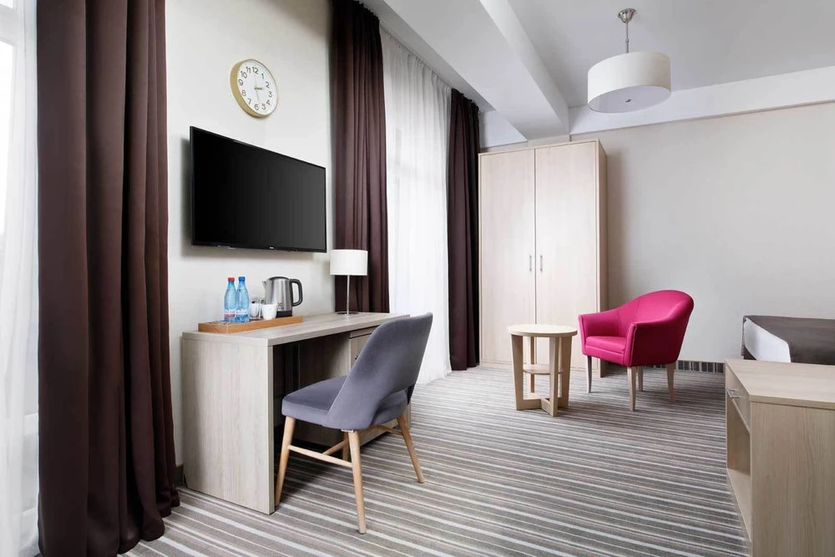 Джуниор Сюит