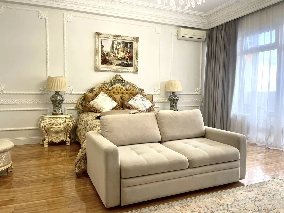 Джуниор-Сюит (Студия)