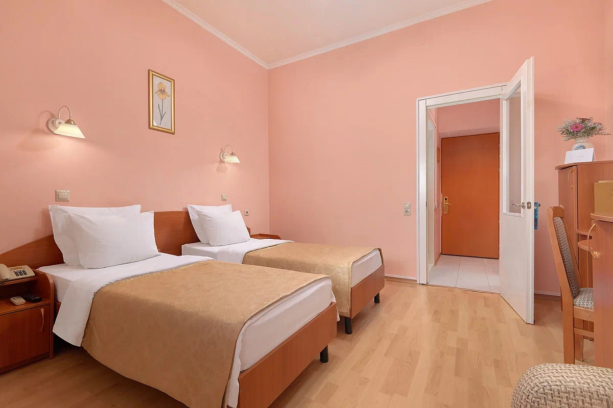 Стандарт двухместный восточное крыло 1 корпус 2-4 этаж