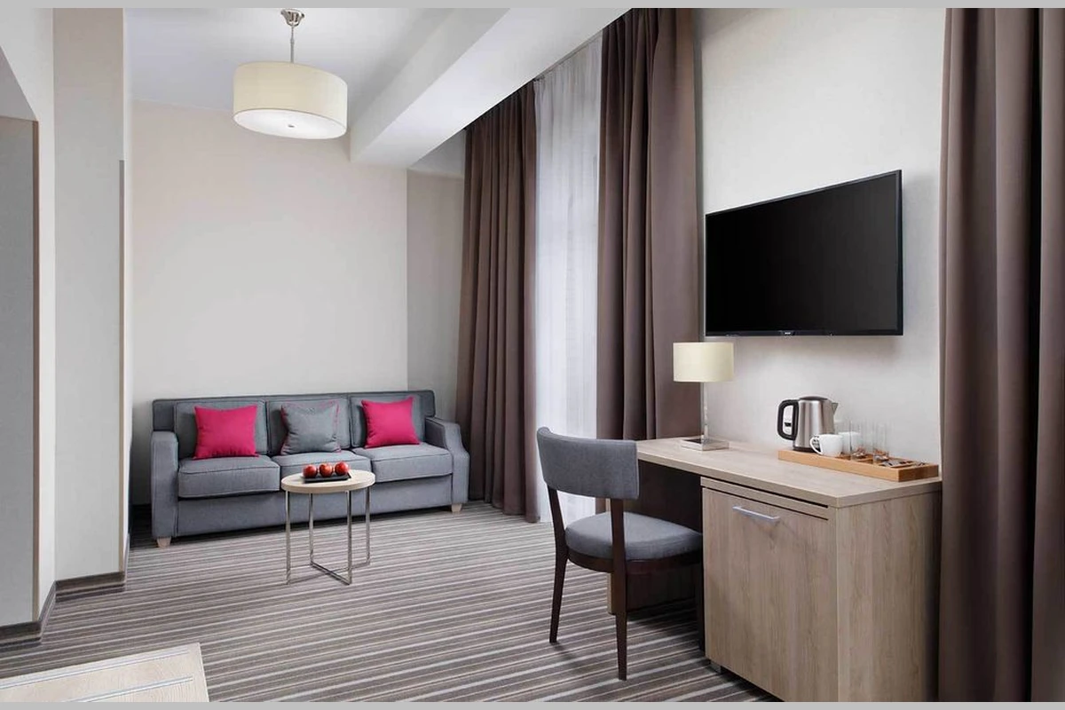 Джуниор Сюит